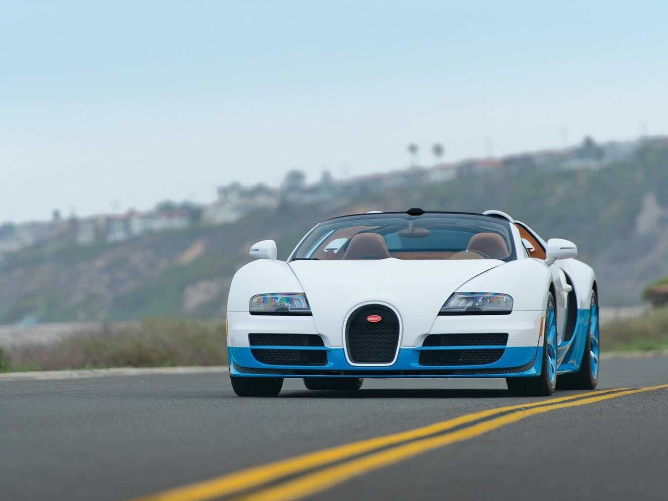 PREORDER 1:18 Bugatti Veyron 16.4 Grand Sport Vitesse 'Le Ciel Californien'
