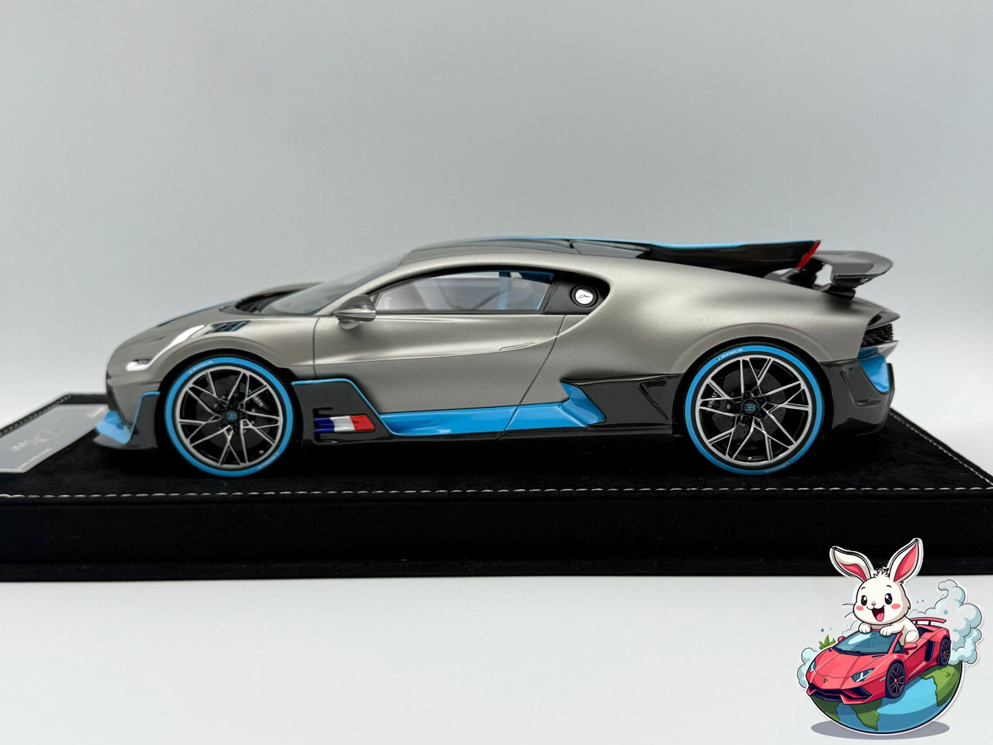 Henson & Heaven 1:18 Bugatti Divo (Pebble Beach Show Car)