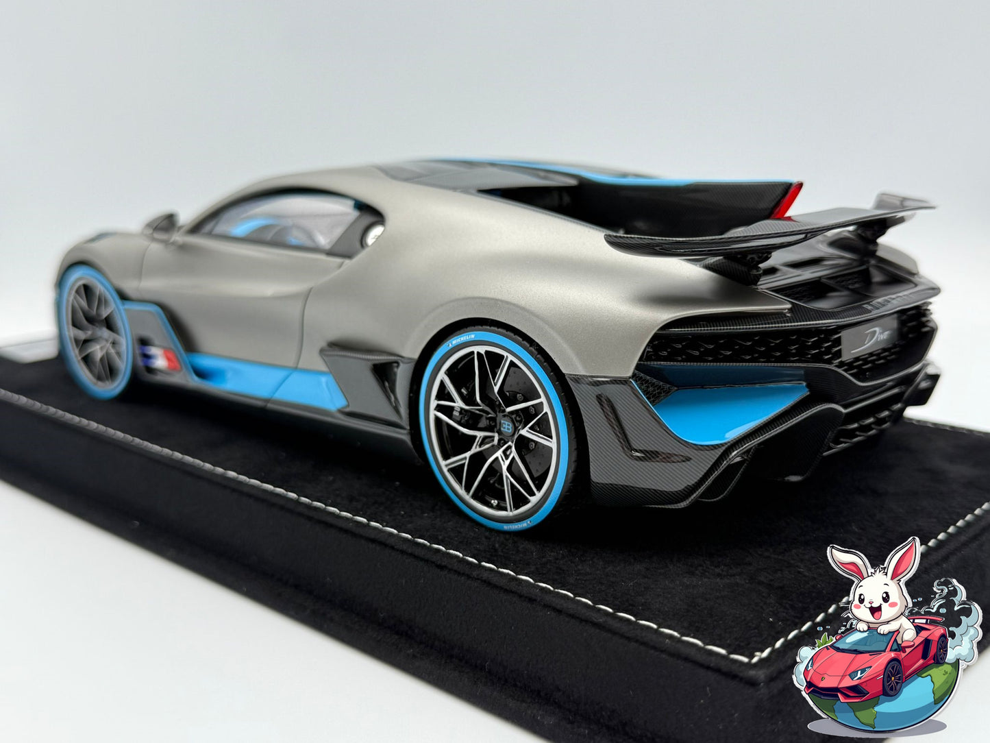 Henson & Heaven 1:18 Bugatti Divo (Pebble Beach Show Car)