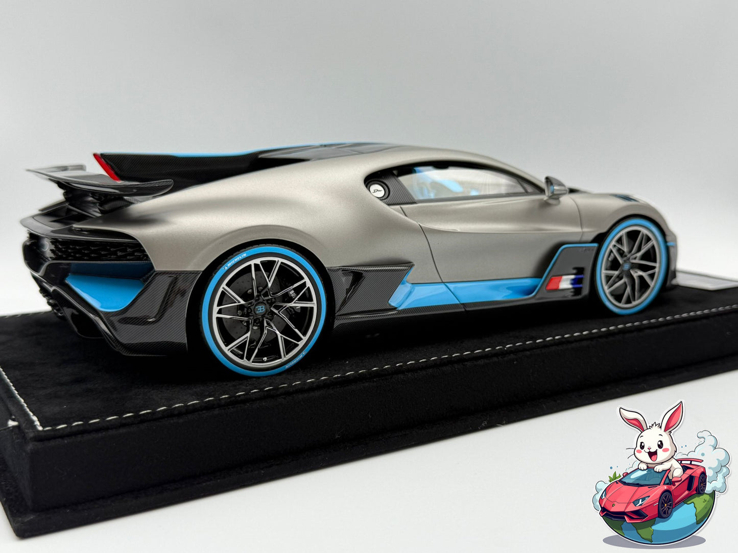 Henson & Heaven 1:18 Bugatti Divo (Pebble Beach Show Car)