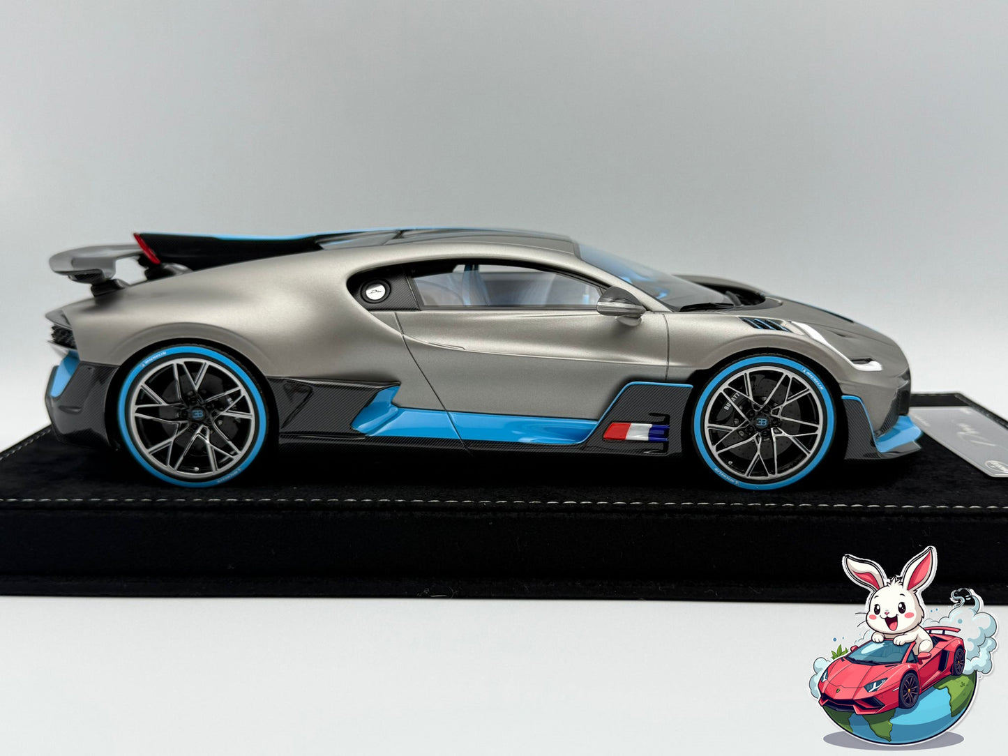 Henson & Heaven 1:18 Bugatti Divo (Pebble Beach Show Car)