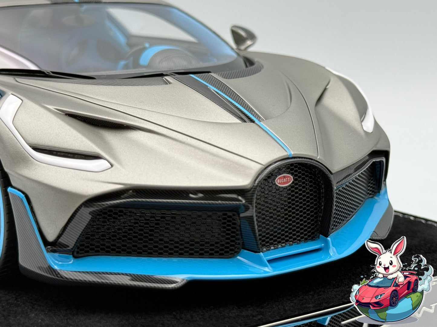 Henson & Heaven 1:18 Bugatti Divo (Pebble Beach Show Car)