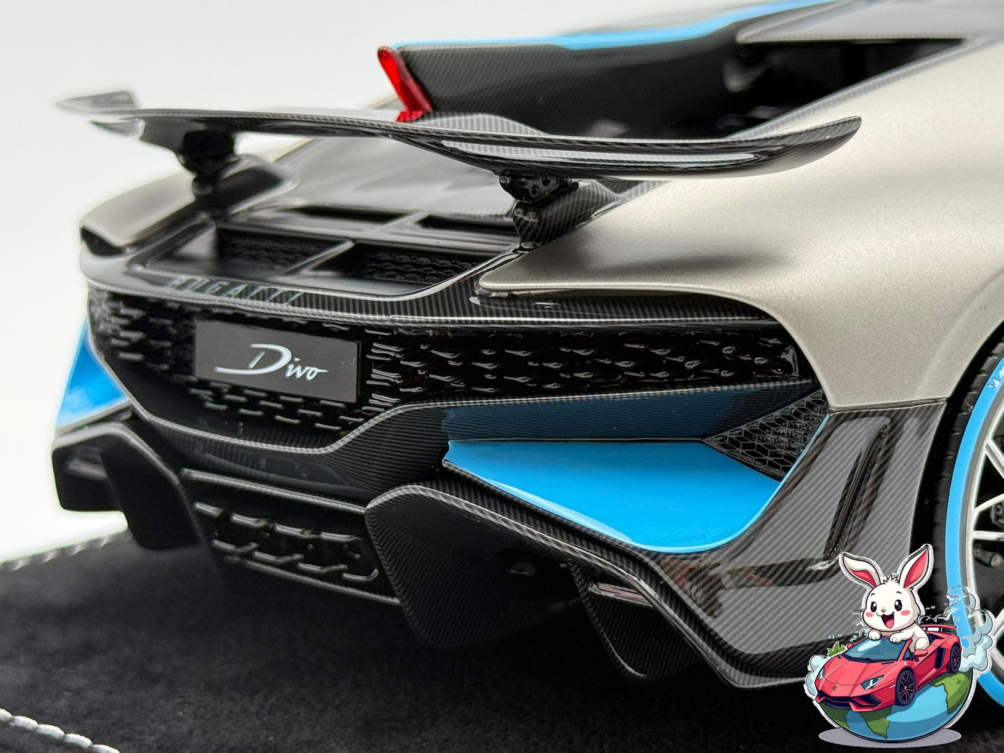 Henson & Heaven 1:18 Bugatti Divo (Pebble Beach Show Car)