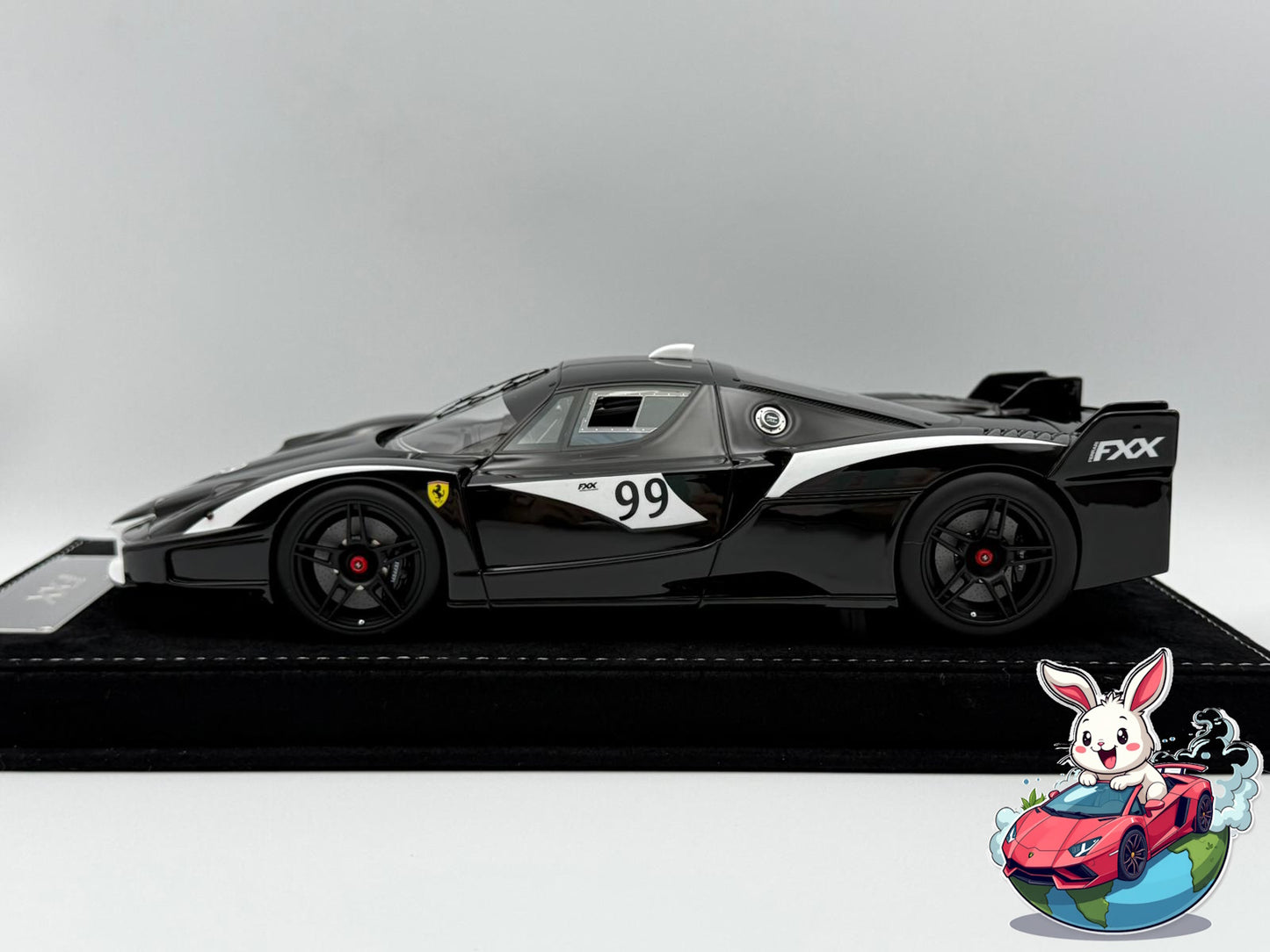 Henson & Heaven 1:18 Ferrari FXX (Diamond Black)