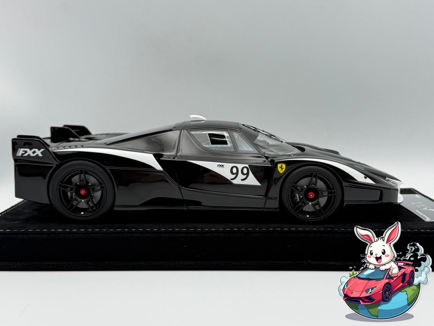 Henson & Heaven 1:18 Ferrari FXX (Diamond Black)