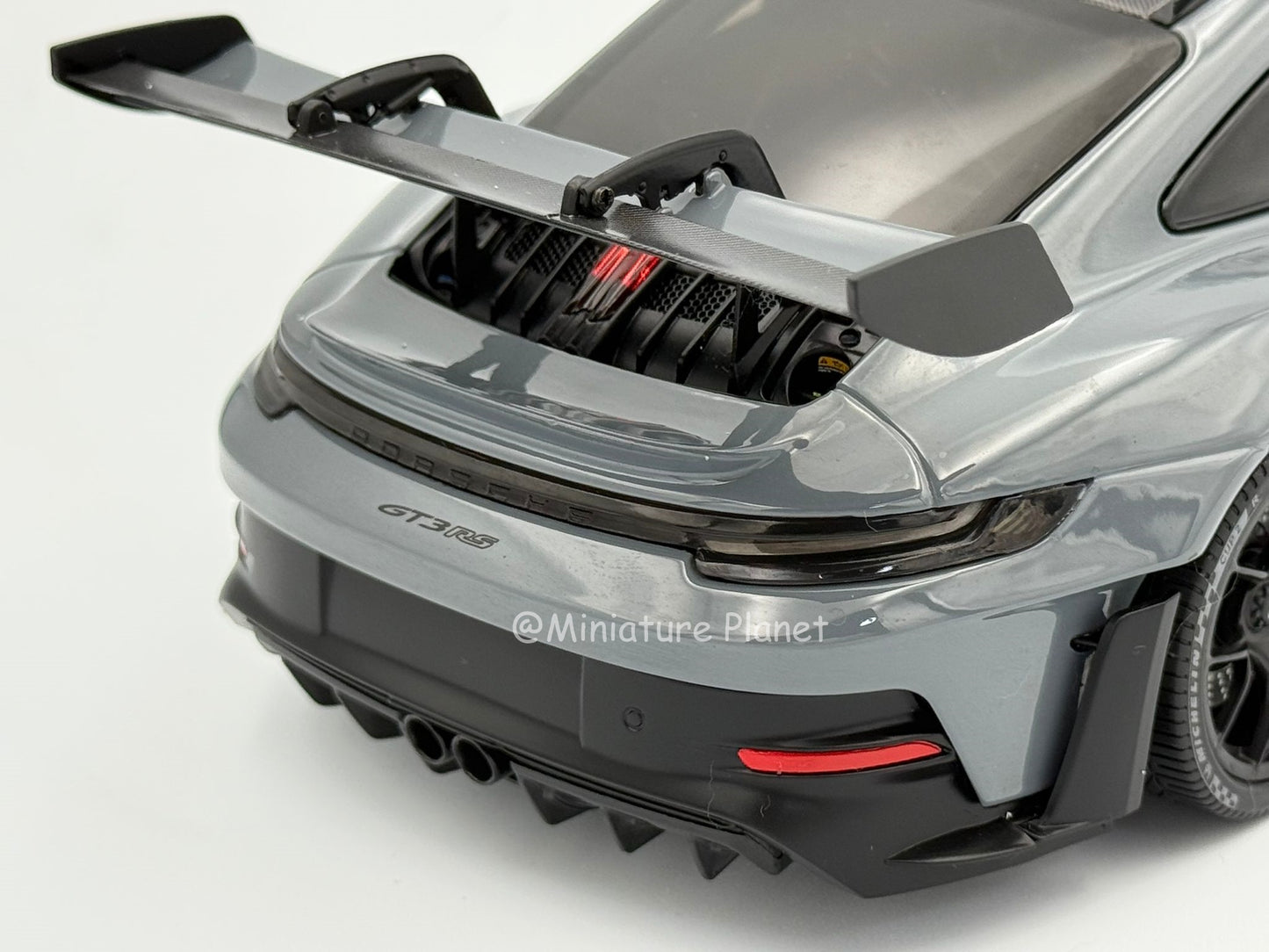 Minichamps 1:18 Porsche 911 (992) GT3 RS Weissach Package - Grey