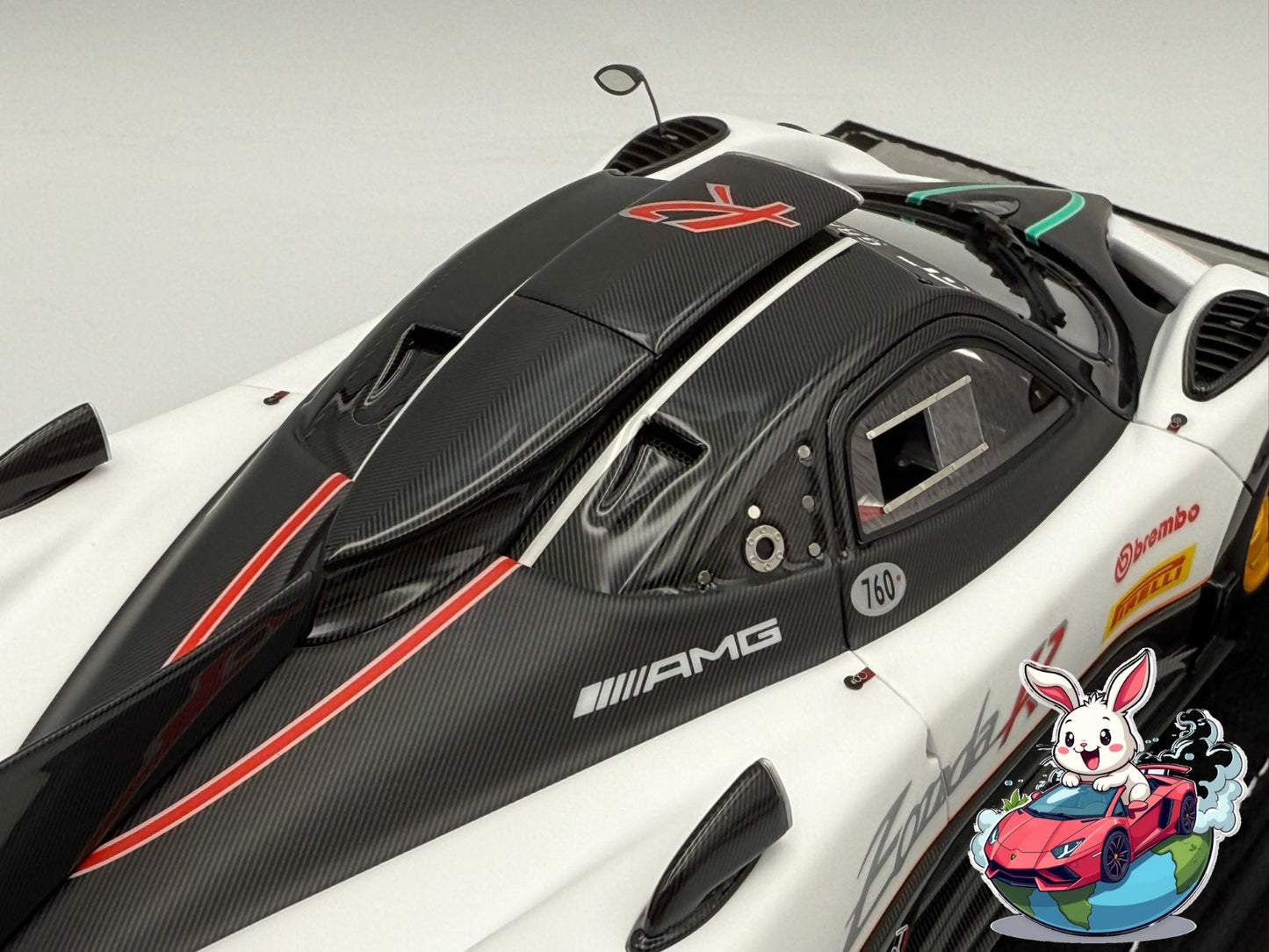 Henson & Heaven 1:18 Pagani Zonda R (White w/ Black Carbon)