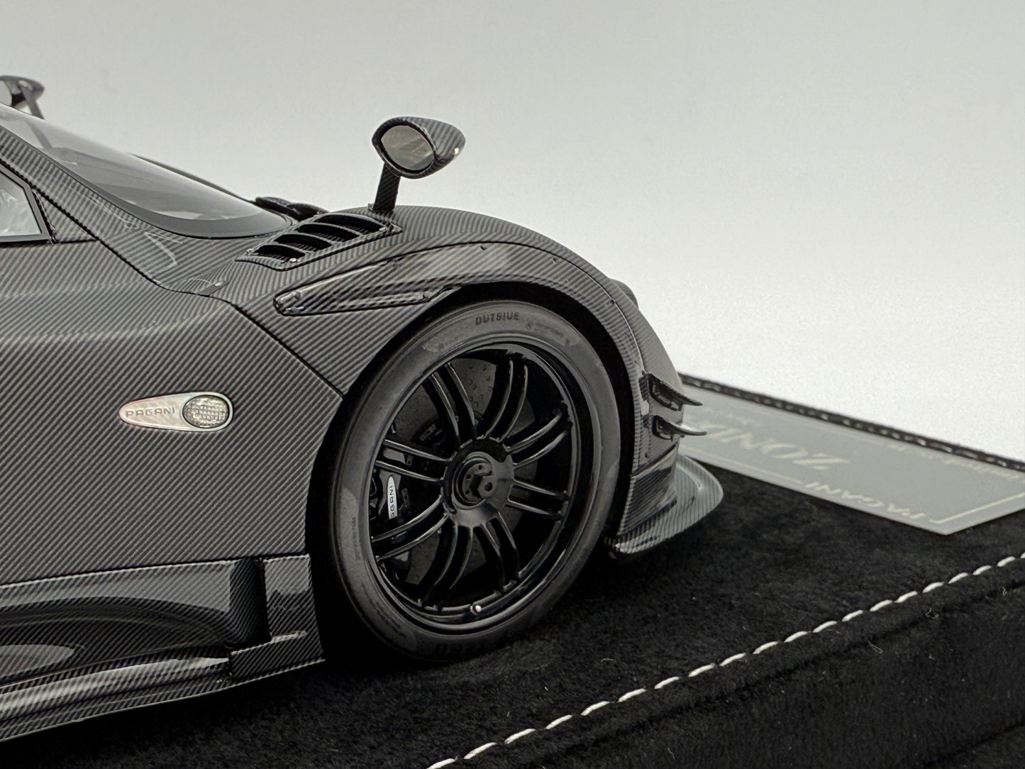 Henson & Heaven 1:18 Pagani Zonda Absolute