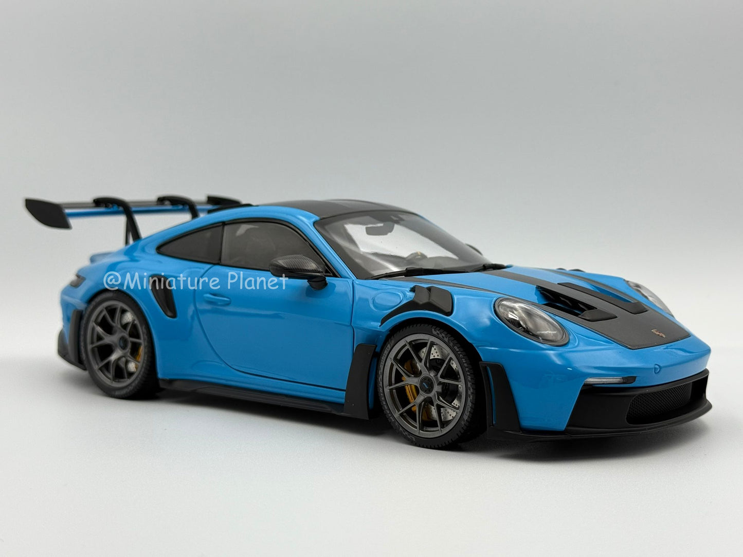 Minichamps 1:18 Porsche 911 (992) GT3 RS Weissach Package (Blue)