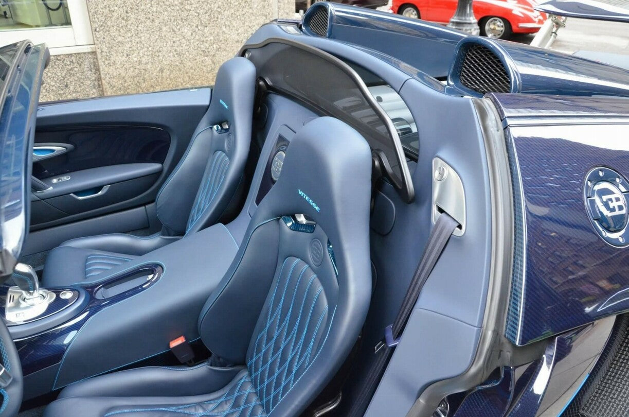 PRE-ORDER HH Model x Miniature Planet 1:18 Bugatti Veyron Vitesse (Exclusive Model) - Blue Carbon FIber