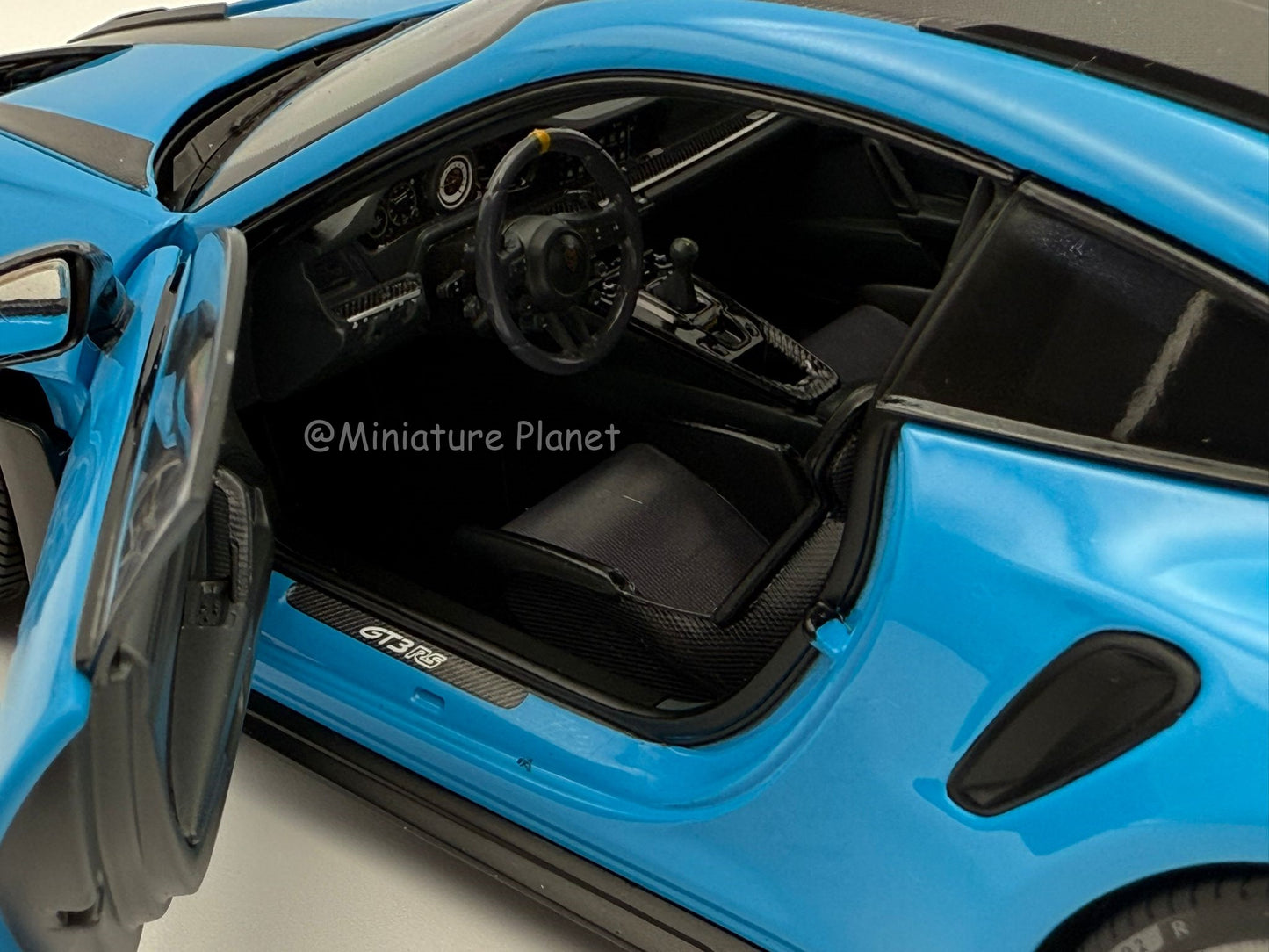 Minichamps 1:18 Porsche 911 (992) GT3 RS Weissach Package (Blue)