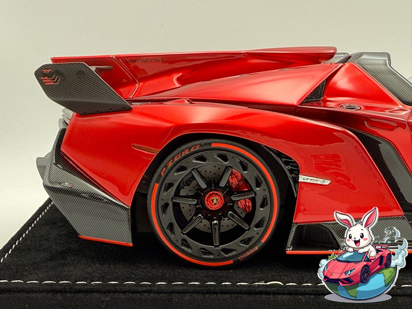Henson & Heaven 1:18 Lamborghini Veneno Roadster (Launch Configuration)