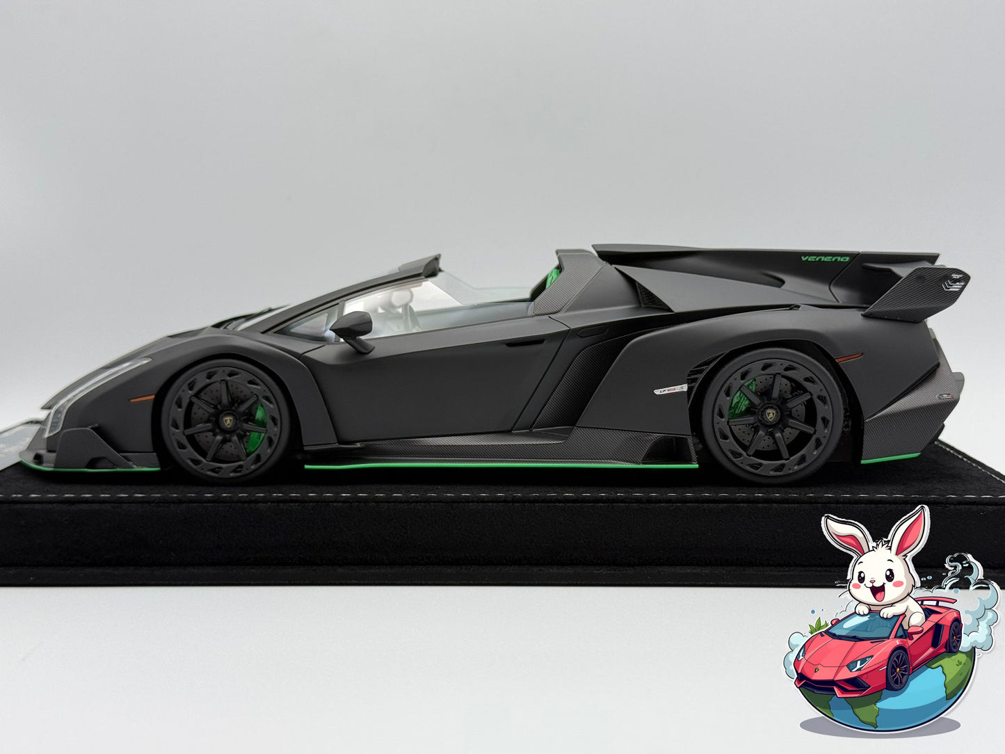 Henson & Heaven 1:18 Lamborghini Veneno Roadster (Macau Show - Matte Black/Green)