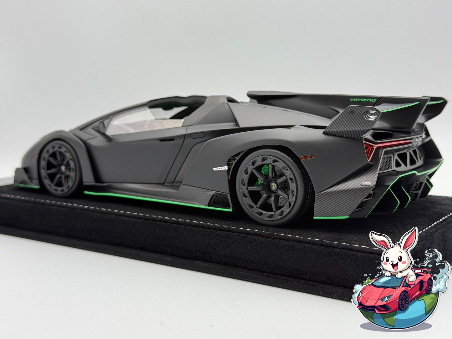 Henson & Heaven 1:18 Lamborghini Veneno Roadster (Macau Show - Matte Black/Green)