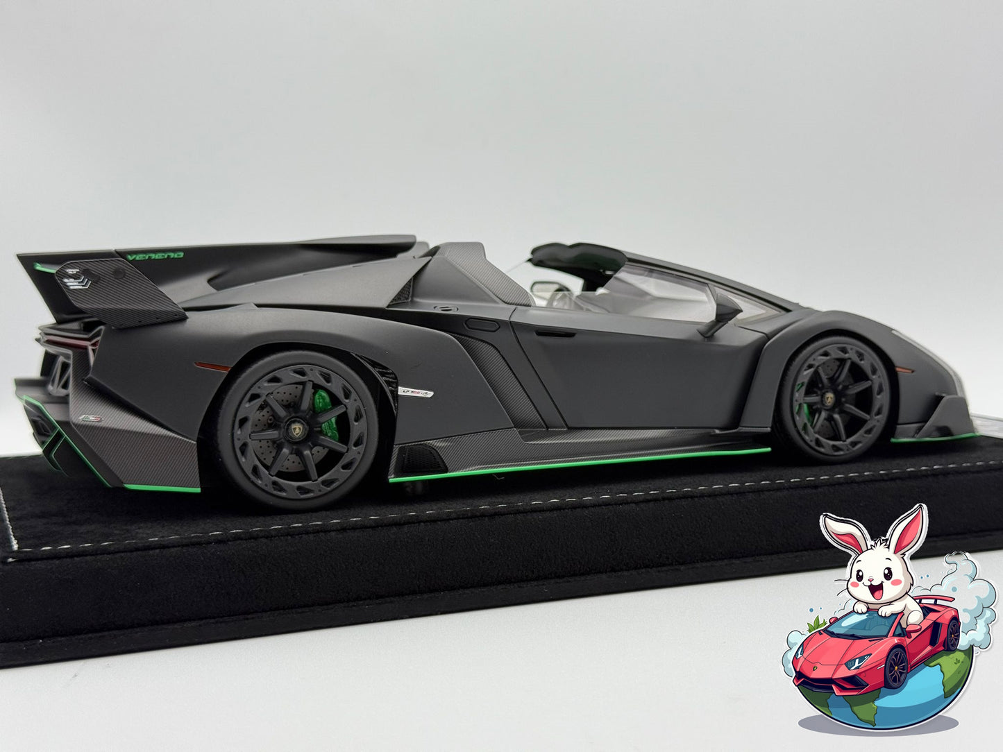 Henson & Heaven 1:18 Lamborghini Veneno Roadster (Macau Show - Matte Black/Green)