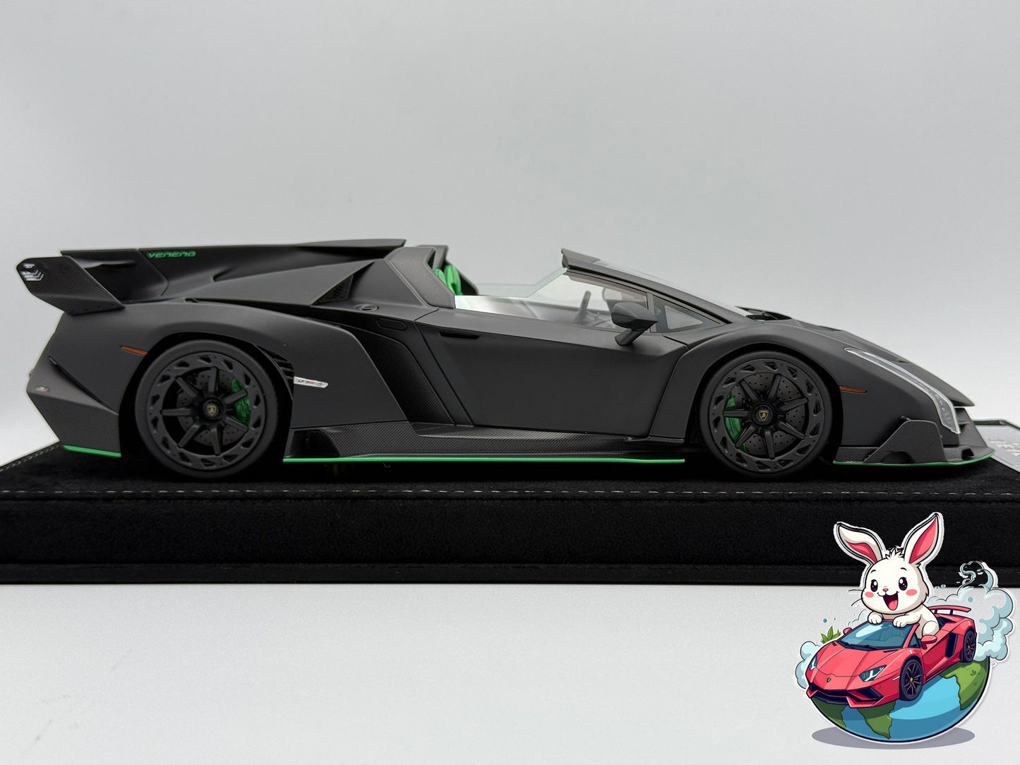 Henson & Heaven 1:18 Lamborghini Veneno Roadster (Macau Show - Matte Black/Green)