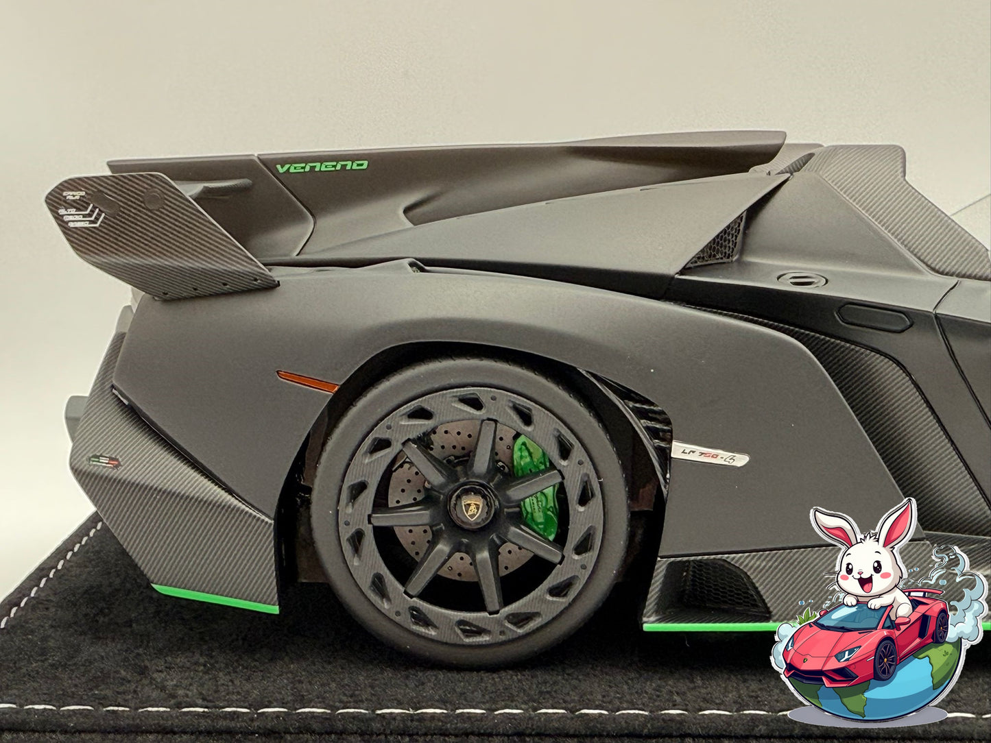 Henson & Heaven 1:18 Lamborghini Veneno Roadster (Macau Show - Matte Black/Green)