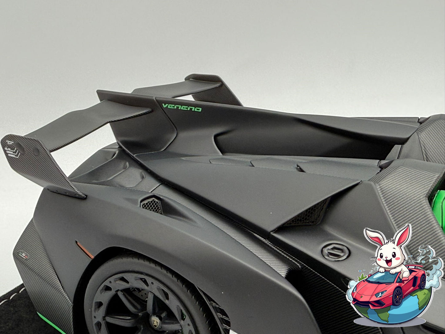 Henson & Heaven 1:18 Lamborghini Veneno Roadster (Macau Show - Matte Black/Green)