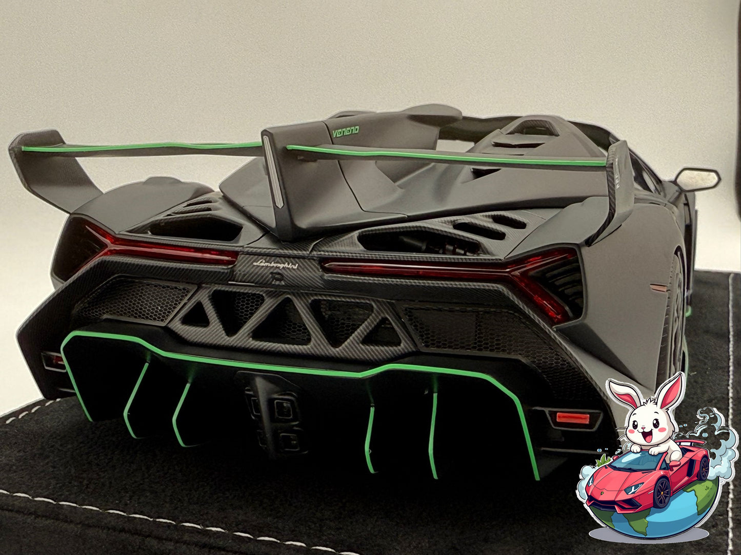 Henson & Heaven 1:18 Lamborghini Veneno Roadster (Macau Show - Matte Black/Green)