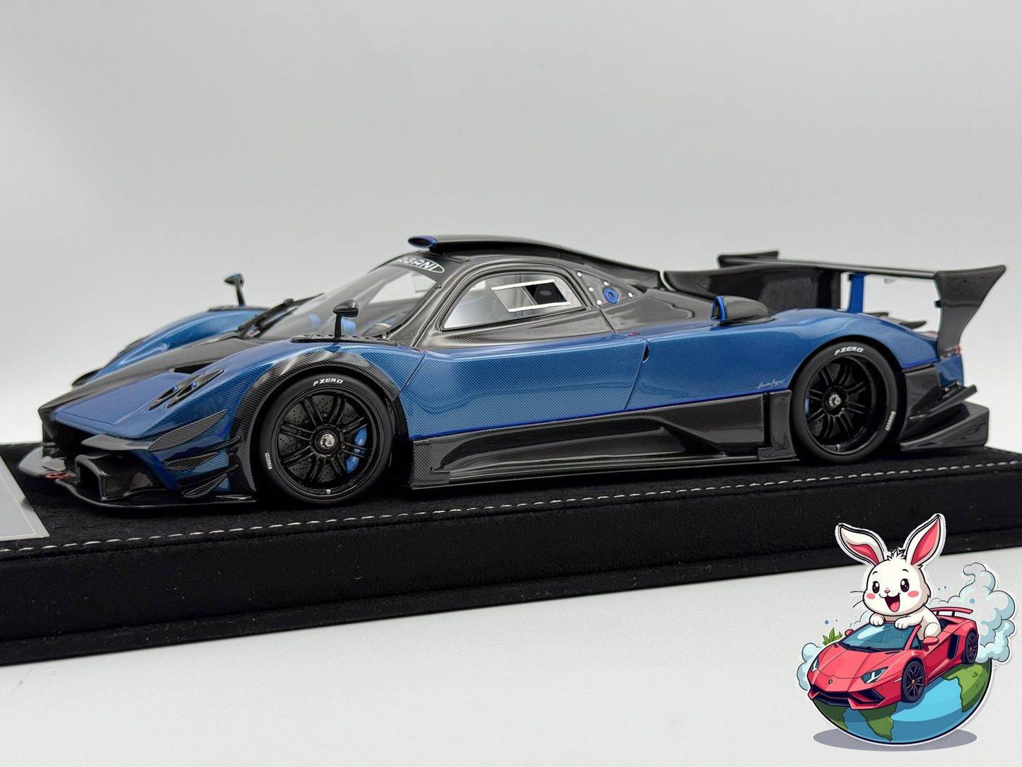 Henson & Heaven 1:18 Pagani Zonda Revolucion (Blue Carbon)