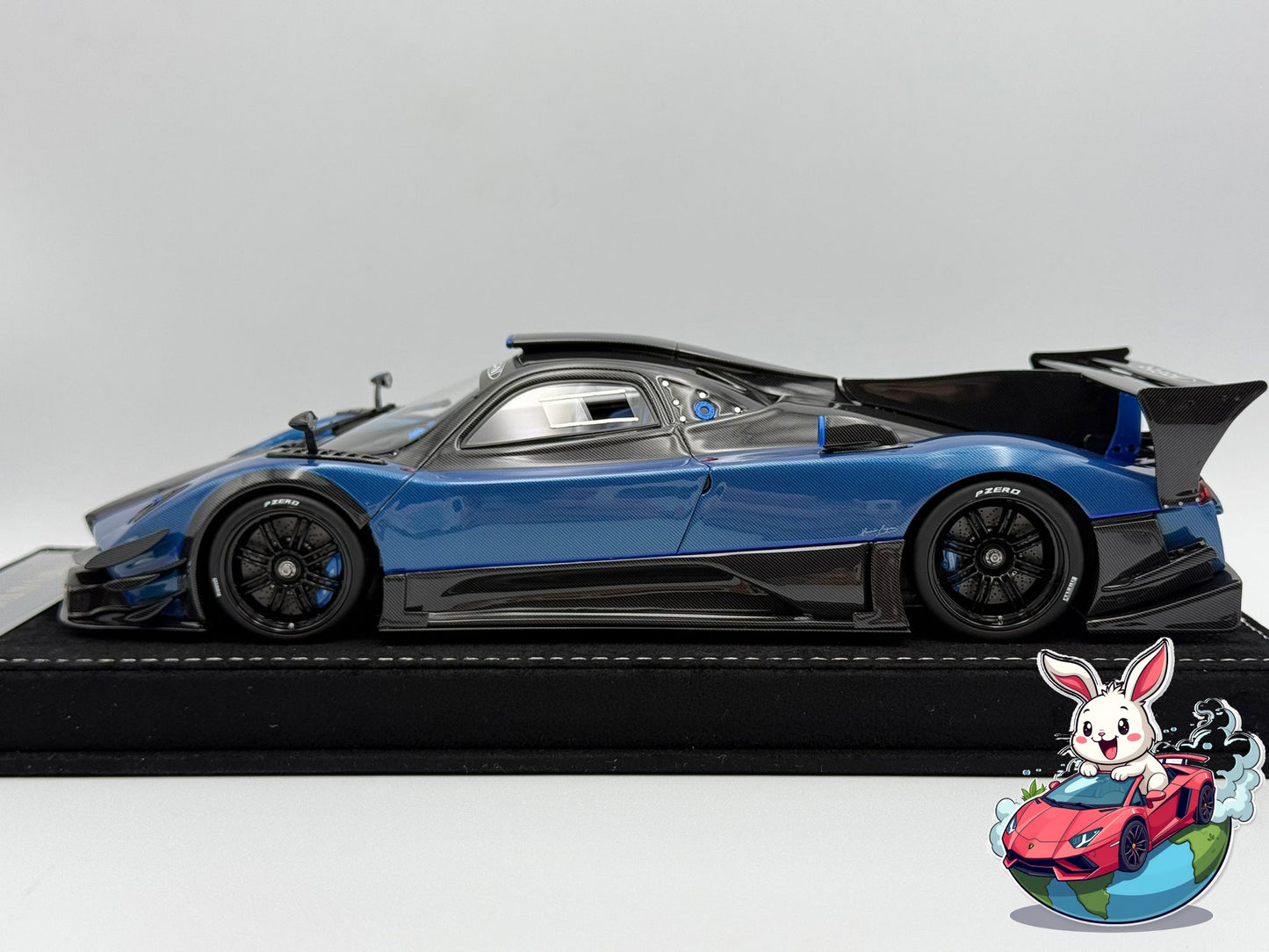 Henson & Heaven 1:18 Pagani Zonda Revolucion (Blue Carbon)