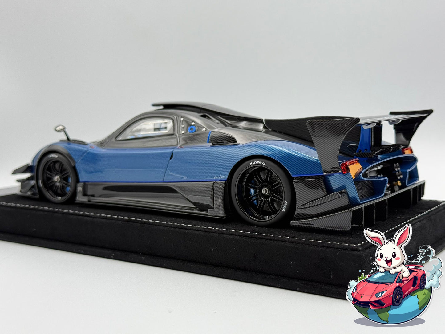 Henson & Heaven 1:18 Pagani Zonda Revolucion (Blue Carbon)
