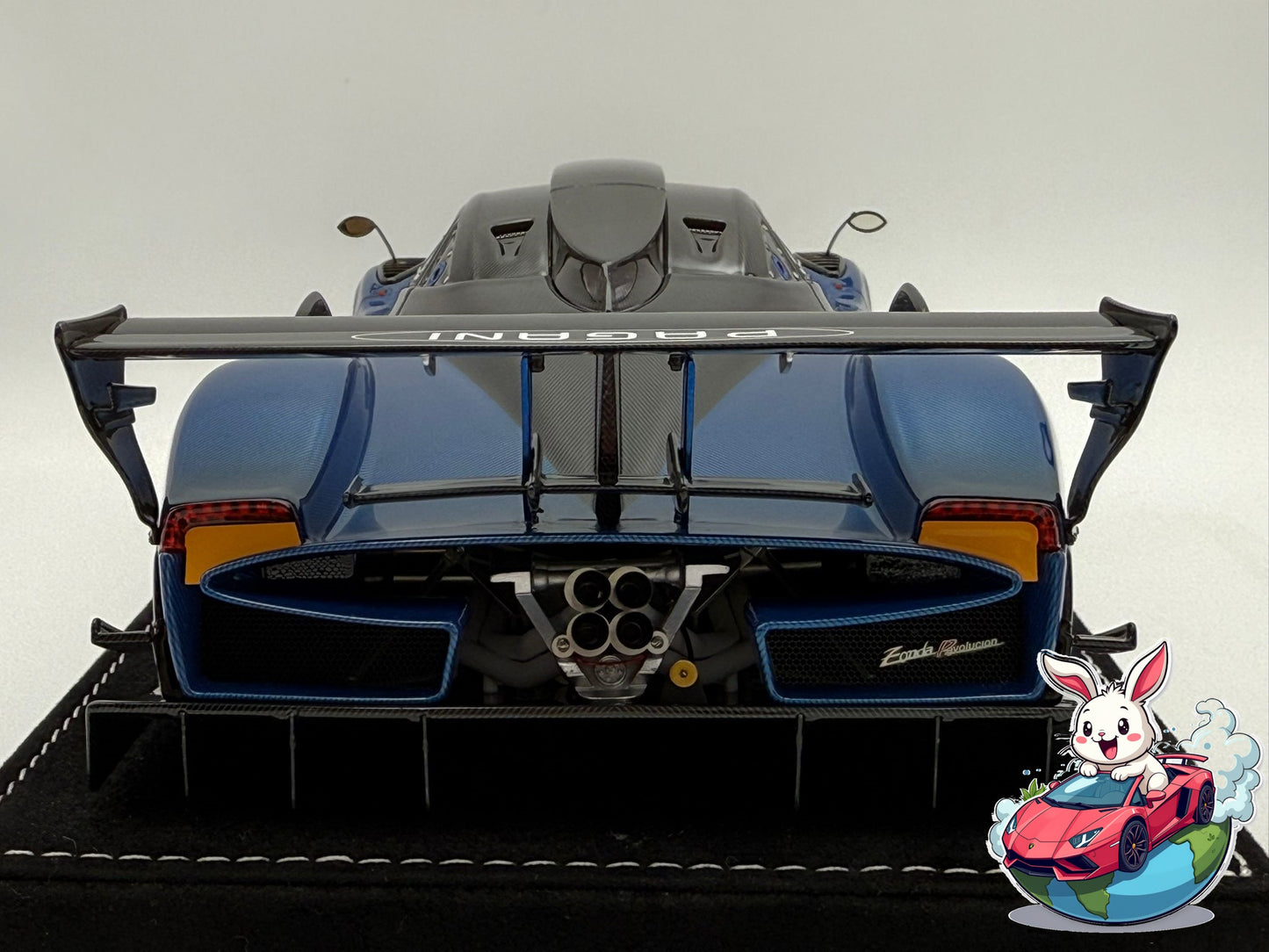 Henson & Heaven 1:18 Pagani Zonda Revolucion (Blue Carbon)