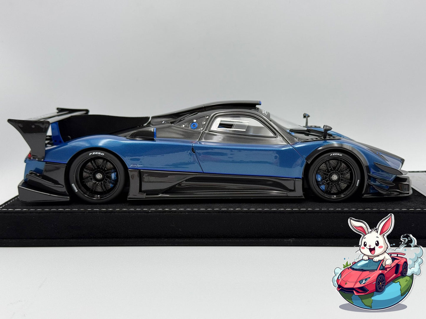 Henson & Heaven 1:18 Pagani Zonda Revolucion (Blue Carbon)