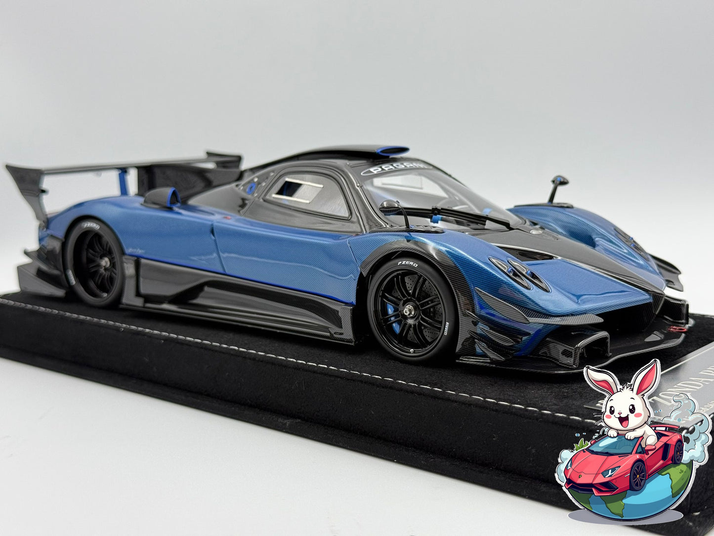 Henson & Heaven 1:18 Pagani Zonda Revolucion (Blue Carbon)