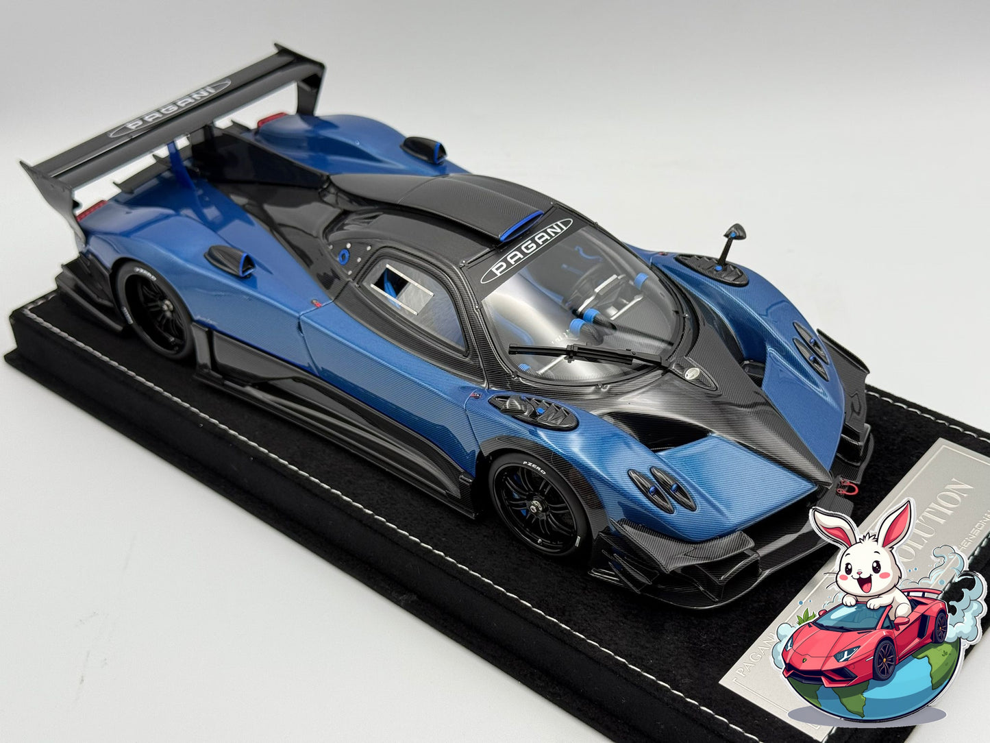 Henson & Heaven 1:18 Pagani Zonda Revolucion (Blue Carbon)