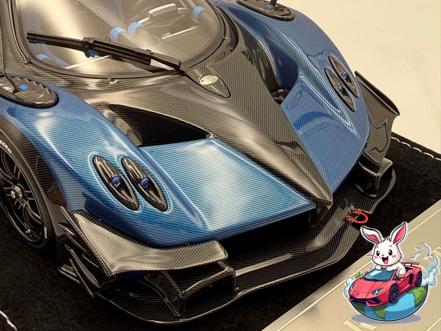 Henson & Heaven 1:18 Pagani Zonda Revolucion (Blue Carbon)