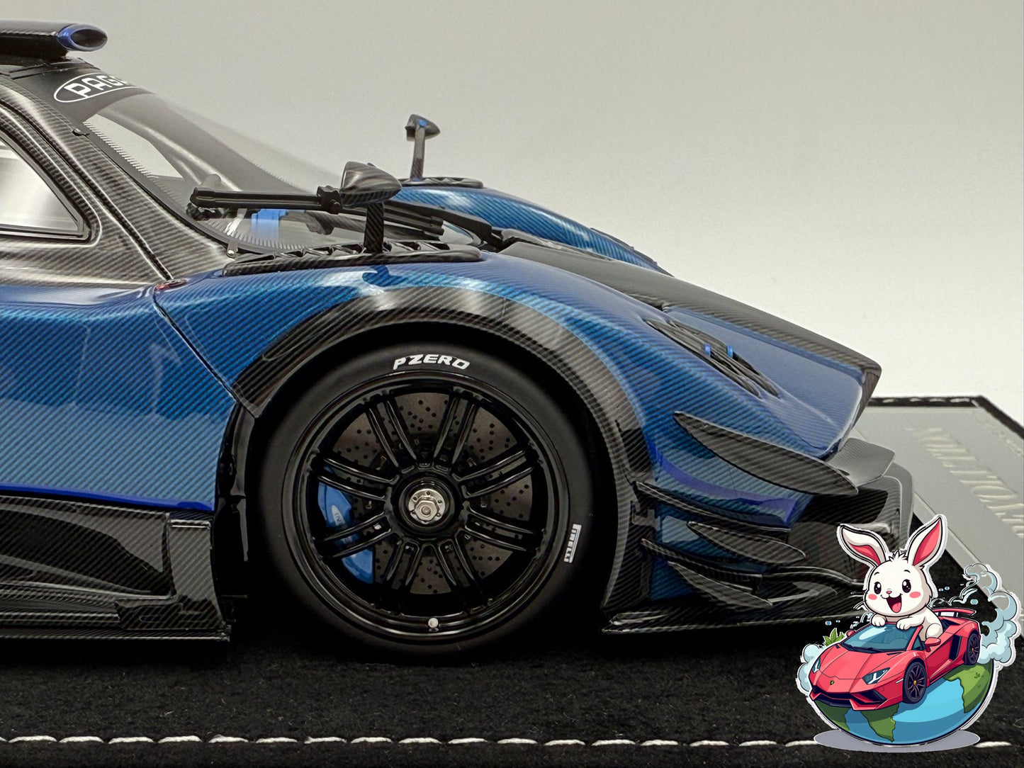 Henson & Heaven 1:18 Pagani Zonda Revolucion (Blue Carbon)