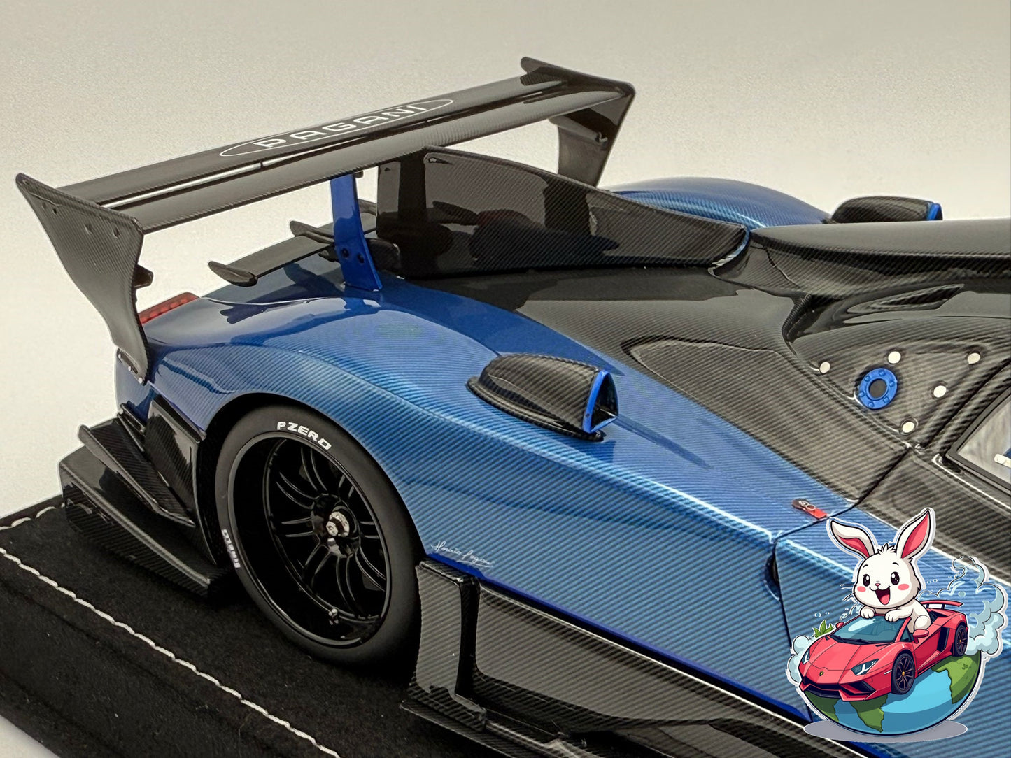 Henson & Heaven 1:18 Pagani Zonda Revolucion (Blue Carbon)