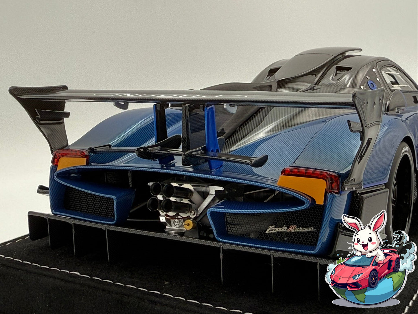 Henson & Heaven 1:18 Pagani Zonda Revolucion (Blue Carbon)