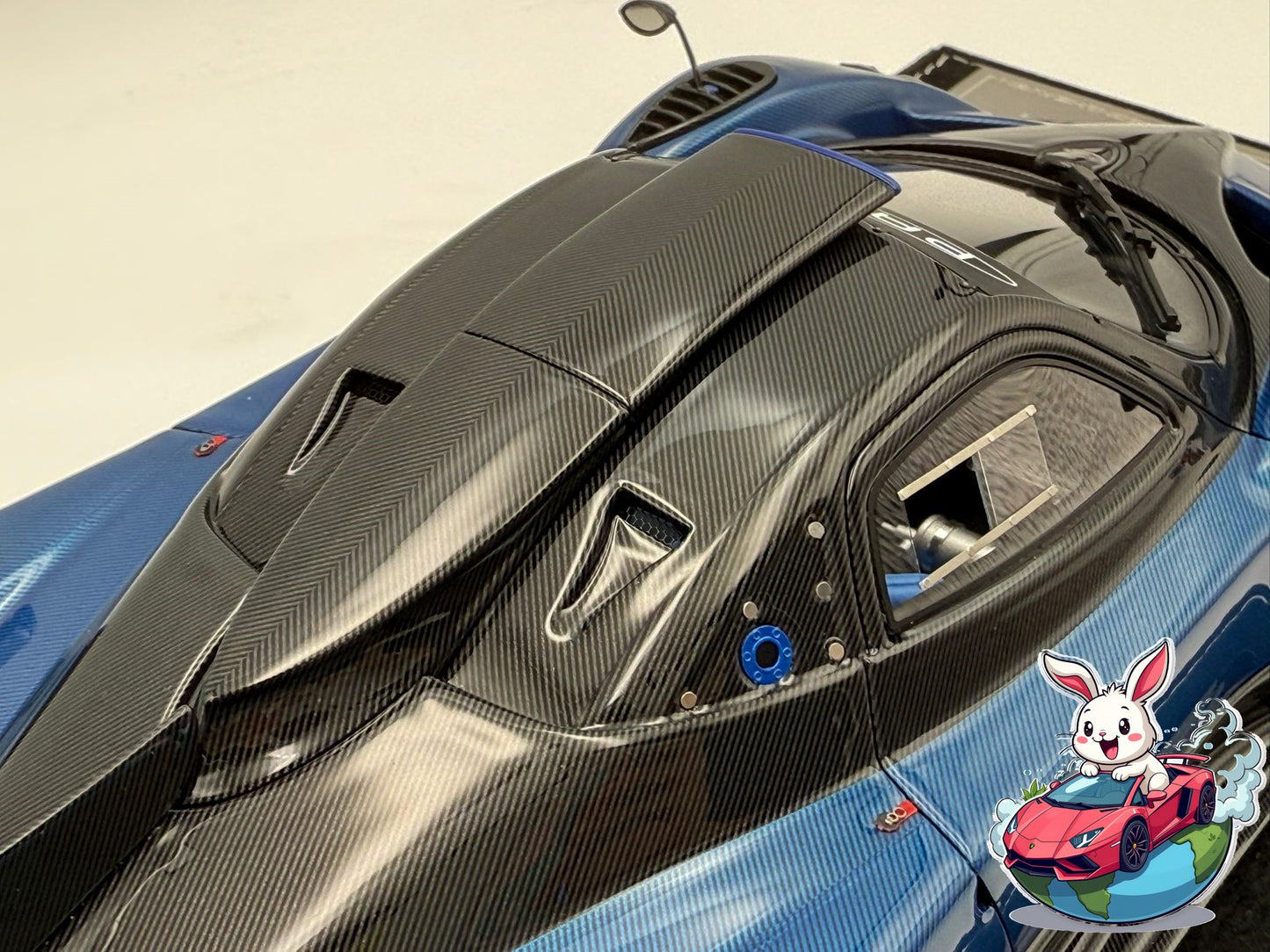 Henson & Heaven 1:18 Pagani Zonda Revolucion (Blue Carbon)