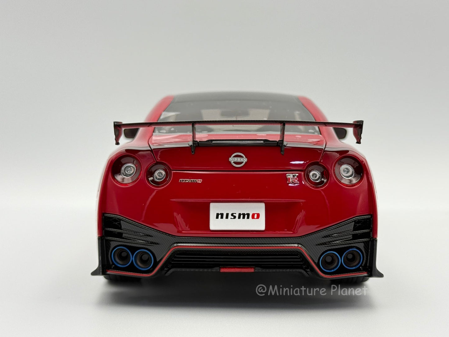 AUTOart 1:18 Nissan GT-R R35 Nismo (Red)