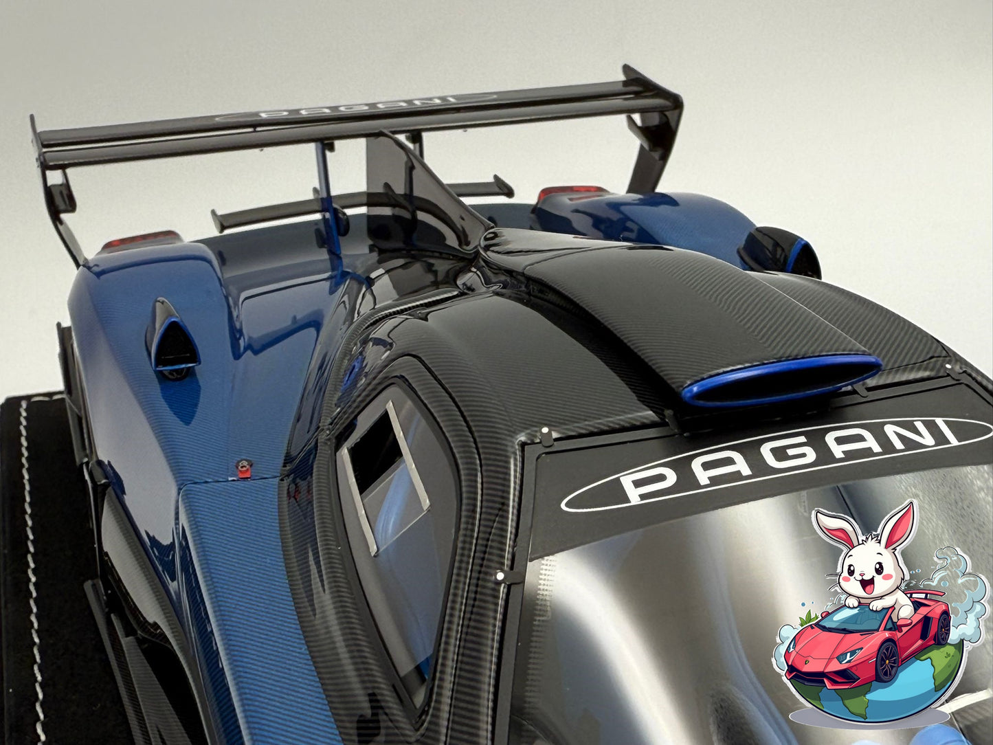 Henson & Heaven 1:18 Pagani Zonda Revolucion (Blue Carbon)