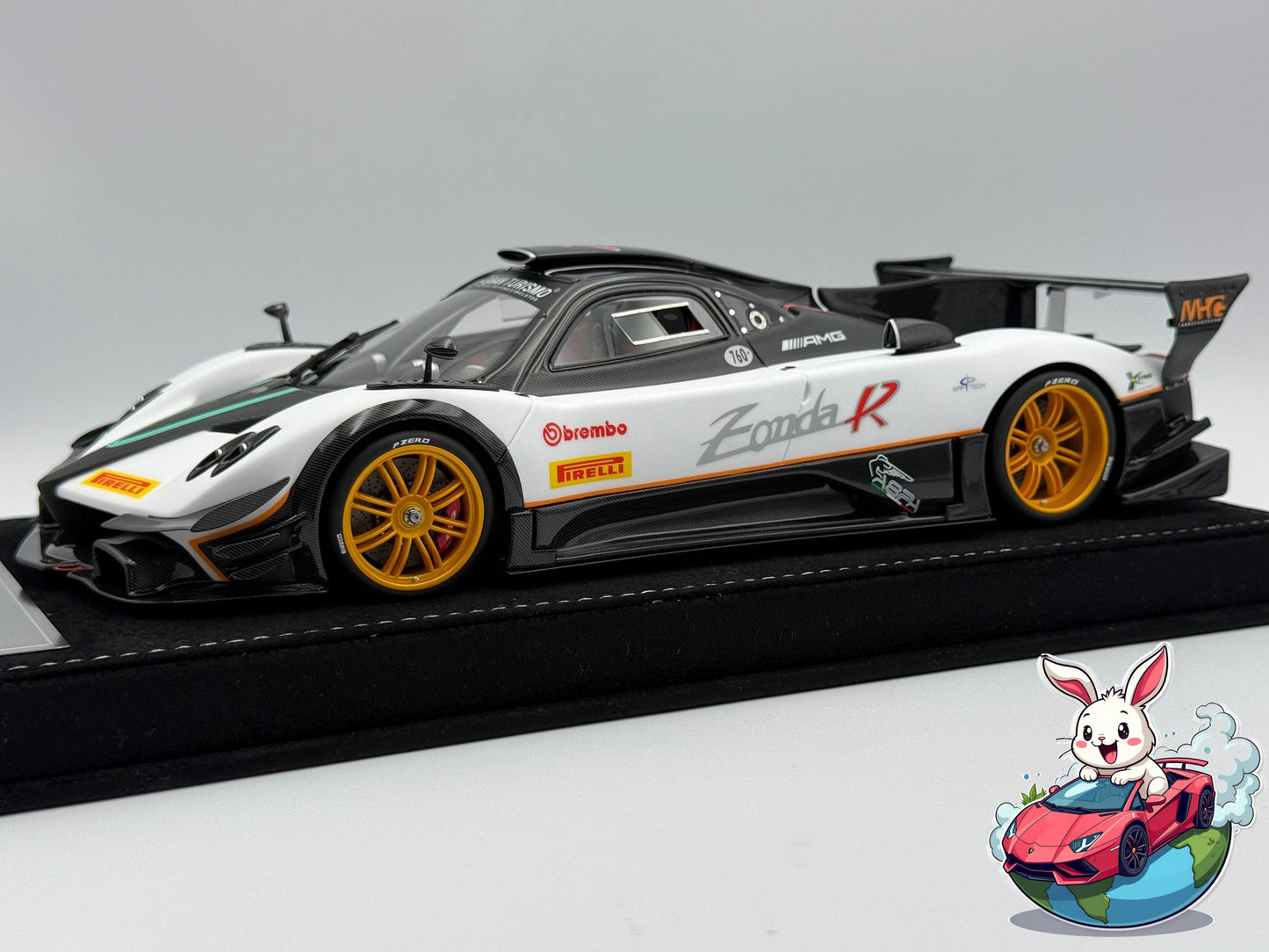 Henson & Heaven 1:18 Pagani Zonda R (White w/ Black Carbon)