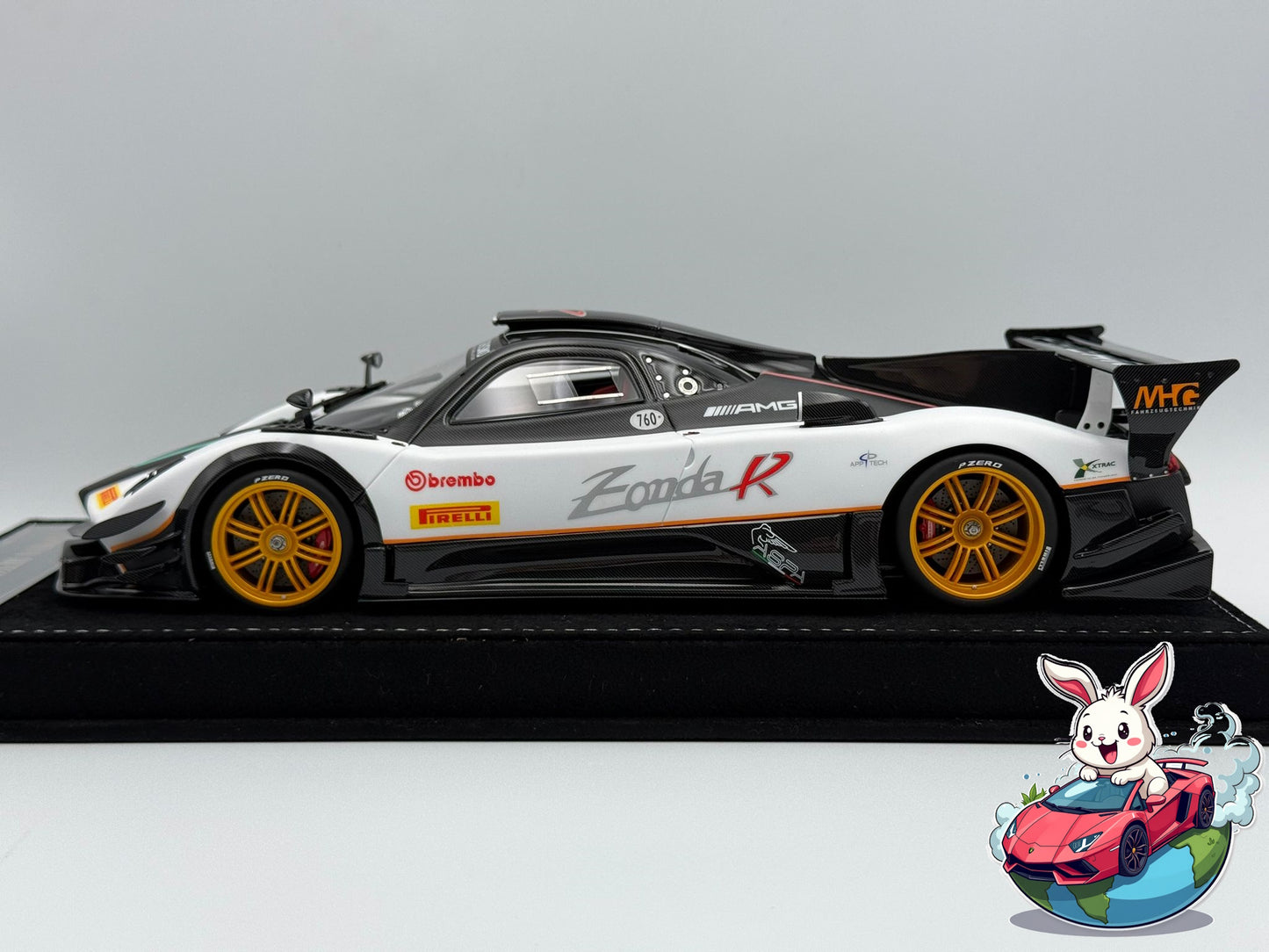 Henson & Heaven 1:18 Pagani Zonda R (White w/ Black Carbon)