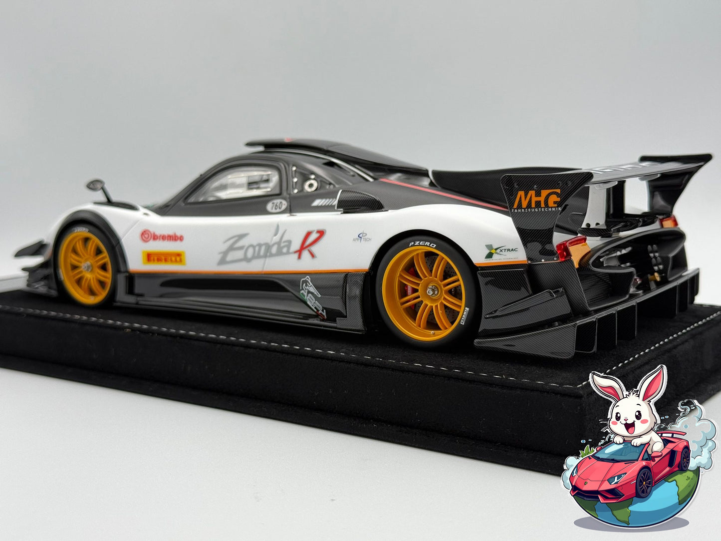 Henson & Heaven 1:18 Pagani Zonda R (White w/ Black Carbon)