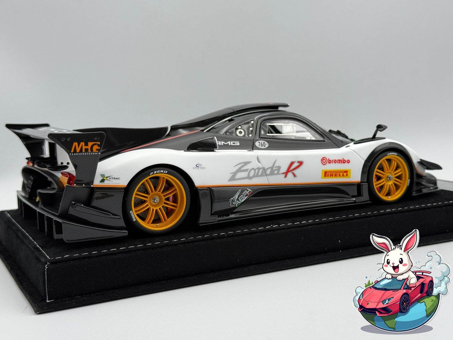 Henson & Heaven 1:18 Pagani Zonda R (White w/ Black Carbon)