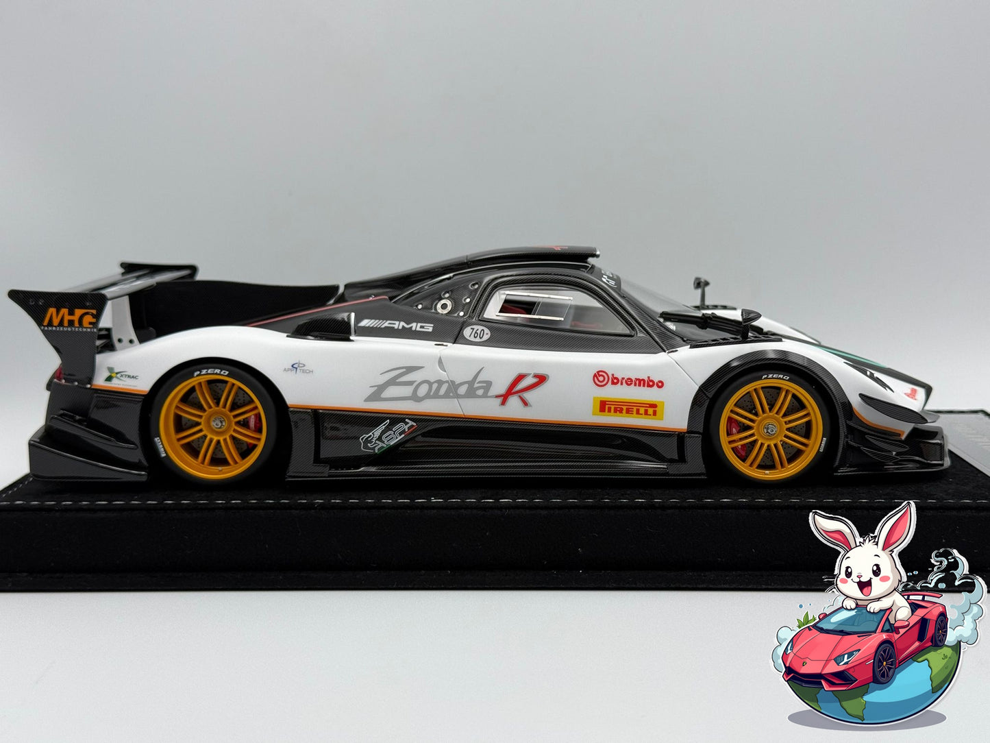 Henson & Heaven 1:18 Pagani Zonda R (White w/ Black Carbon)