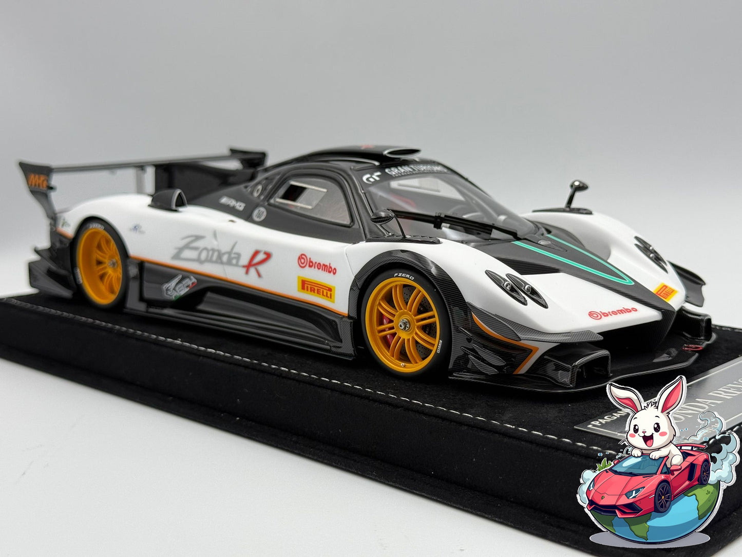 Henson & Heaven 1:18 Pagani Zonda R (White w/ Black Carbon)