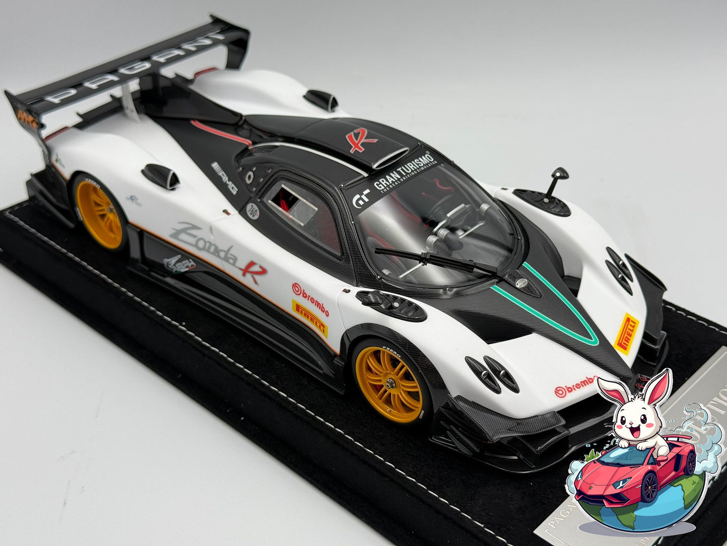 Henson & Heaven 1:18 Pagani Zonda R (White w/ Black Carbon)