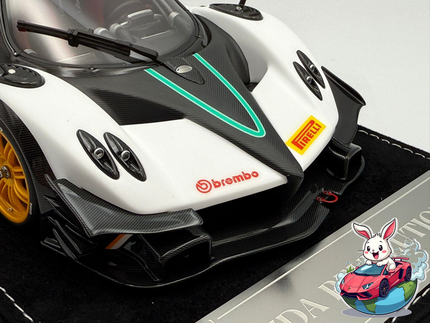 Henson & Heaven 1:18 Pagani Zonda R (White w/ Black Carbon)