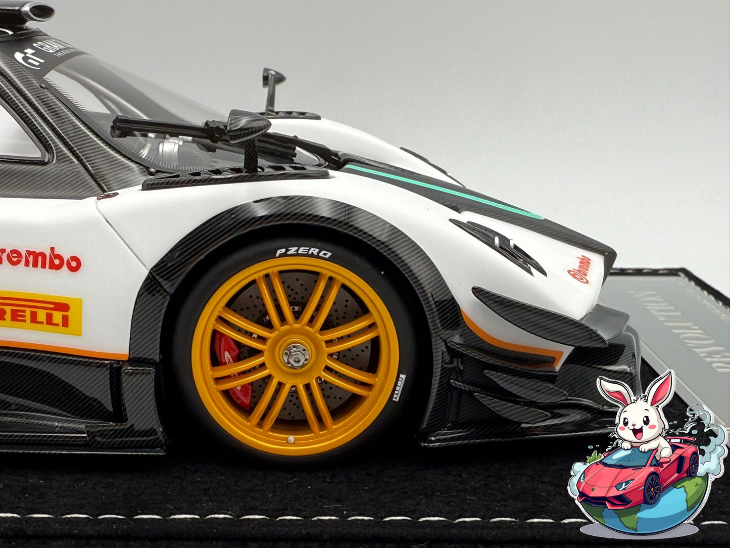 Henson & Heaven 1:18 Pagani Zonda R (White w/ Black Carbon)