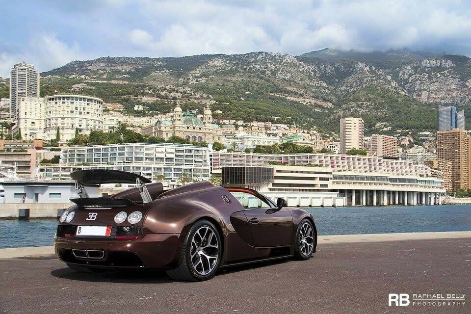PREORDER 1:18 Bugatti Veyron Grand Sport Vitesse (Brown Carbon Fiber)