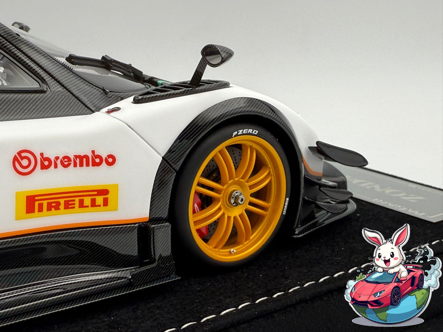 Henson & Heaven 1:18 Pagani Zonda R (White w/ Black Carbon)