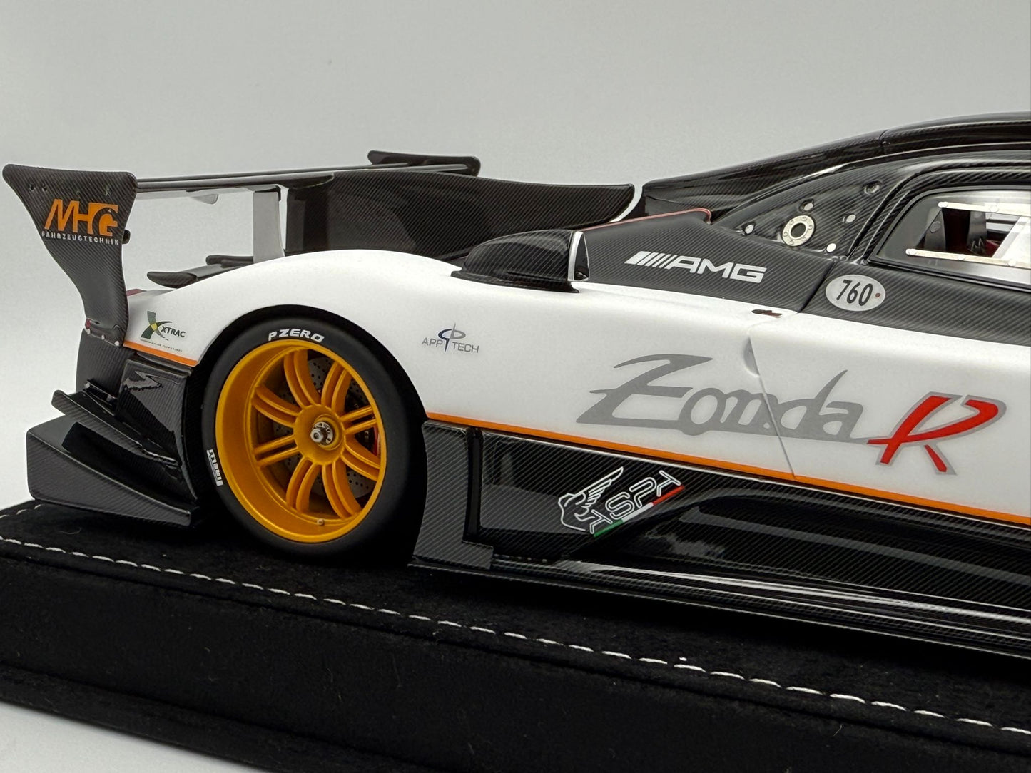 Henson & Heaven 1:18 Pagani Zonda R (White w/ Black Carbon)