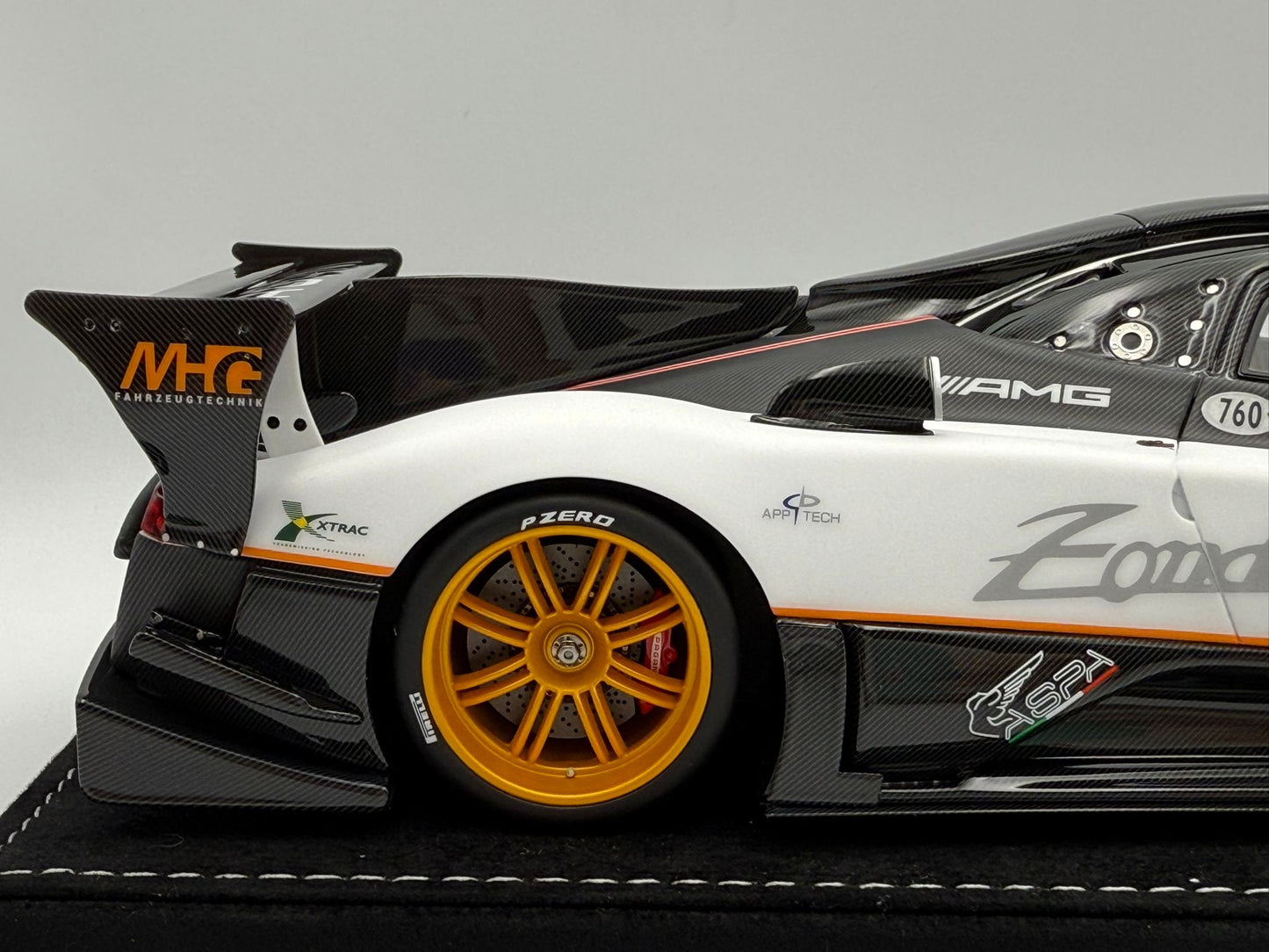 Henson & Heaven 1:18 Pagani Zonda R (White w/ Black Carbon)